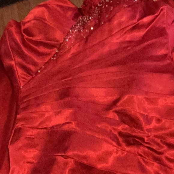 Flirt by Maggie Sottero Red Rose One Shoulder Ruched Prom Dress Size 10 - Picture 4 of 10